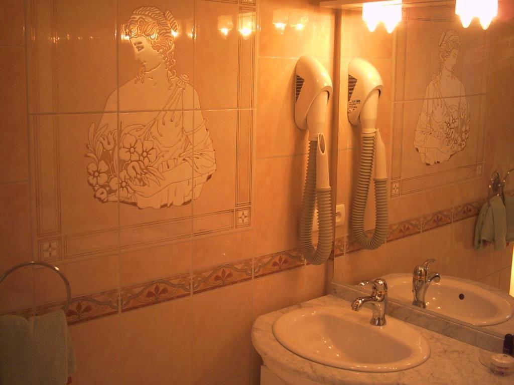 Chambres D'Hotes La Balaguere Cauterets Habitación foto